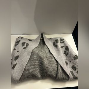 Mi Ami: Grey Cheetah Print Fuzzy Cardigan